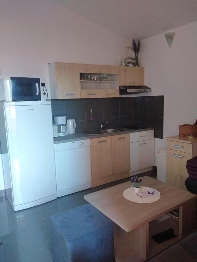 Apartmani Ivankovic Karlobag Esterno foto