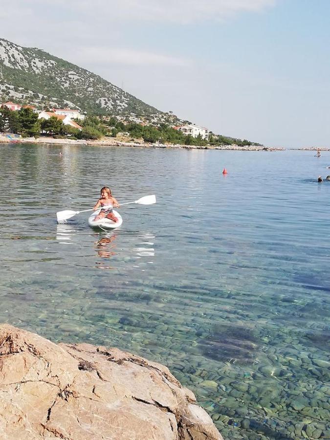 Apartmani Ivankovic Karlobag Esterno foto