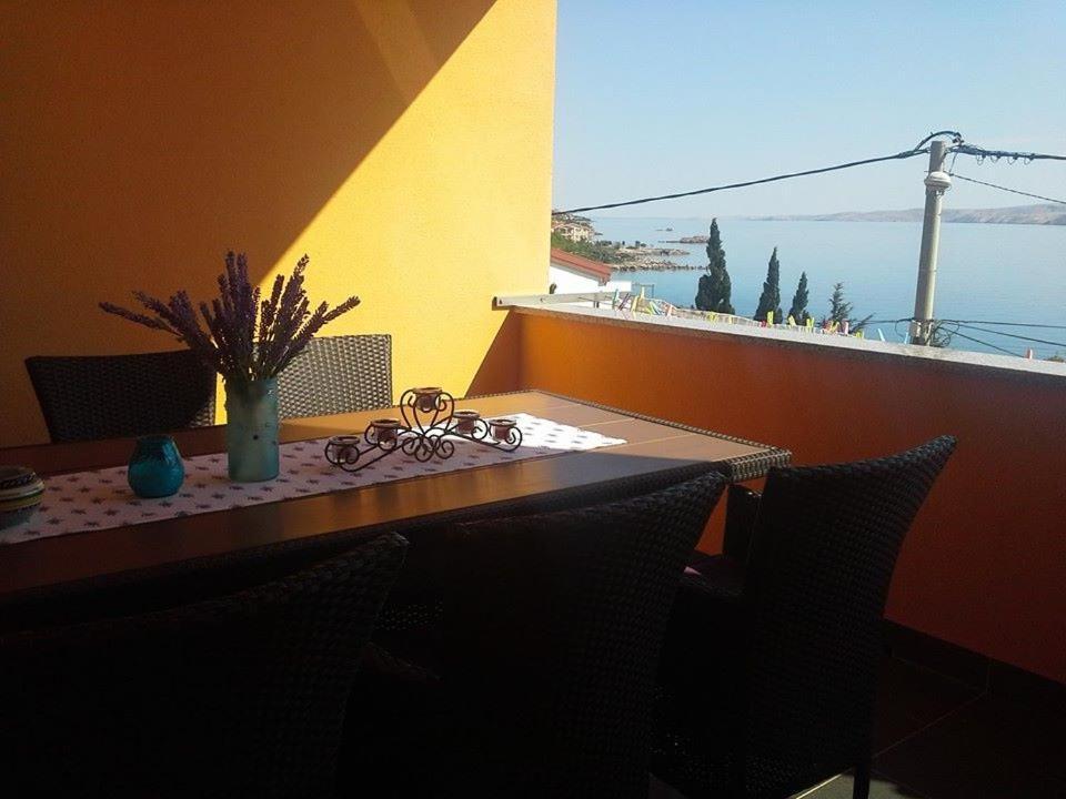 Apartmani Ivankovic Karlobag Esterno foto