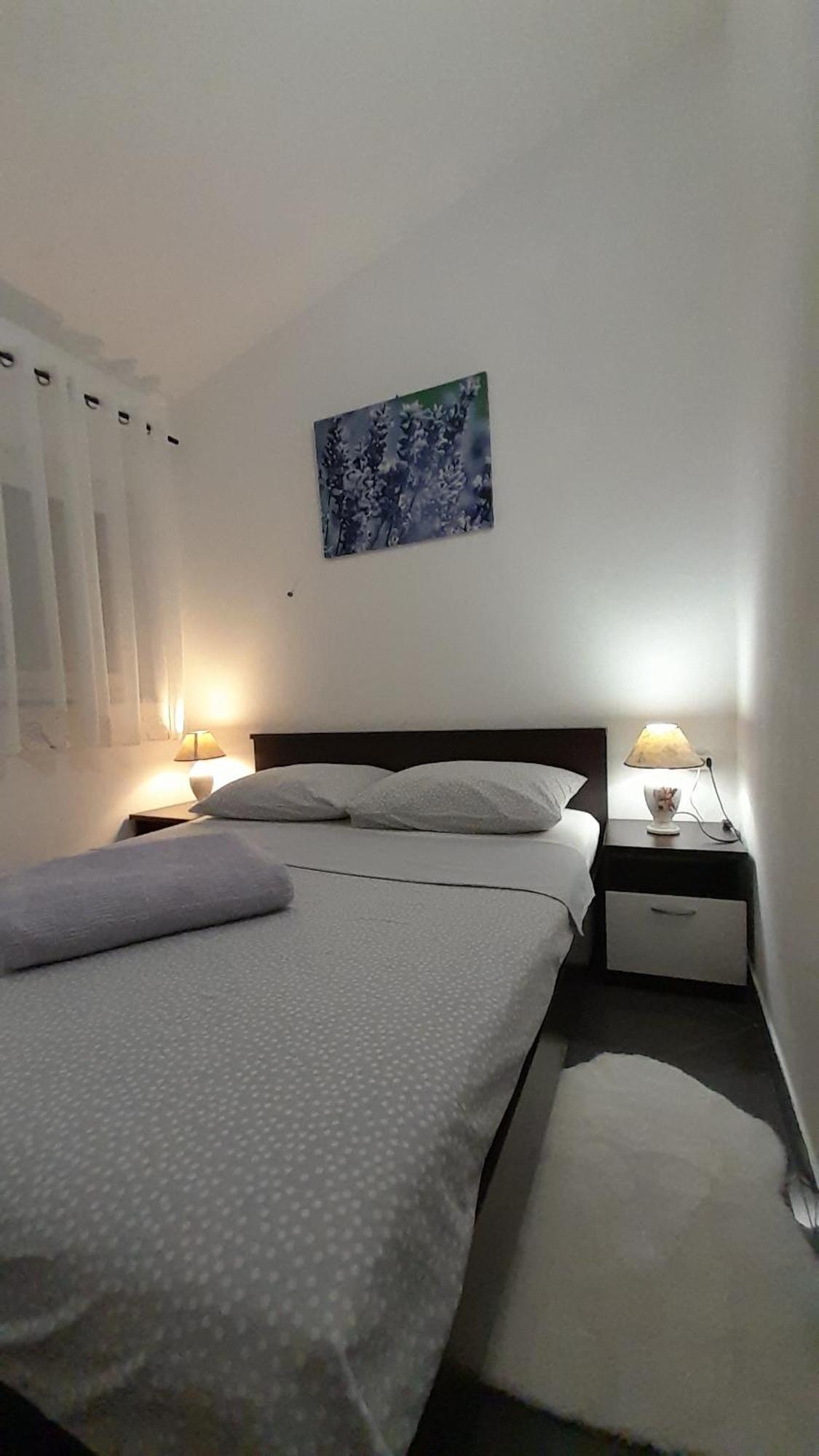 Apartmani Ivankovic Karlobag Camera foto